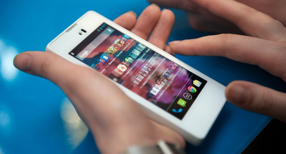 هل يجوز ذكر الله أثناء تصفح الموبايل؟ أمين الفتوى يجيب