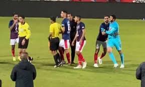 مشادة حارس الأهلي ومحمد سلامة 