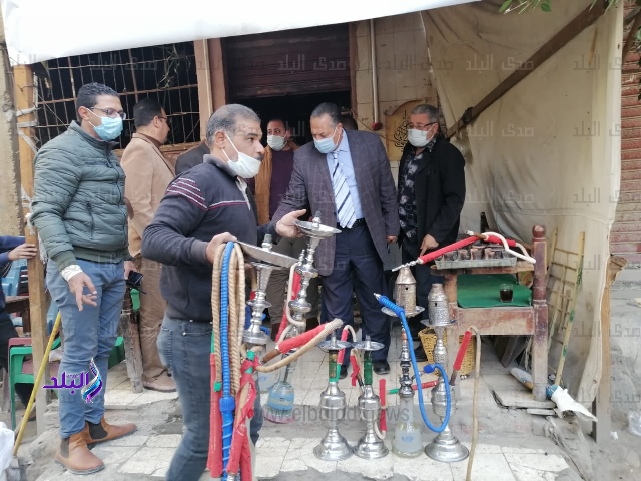 صادرة شيش وغلق كافيتريات باسيوط