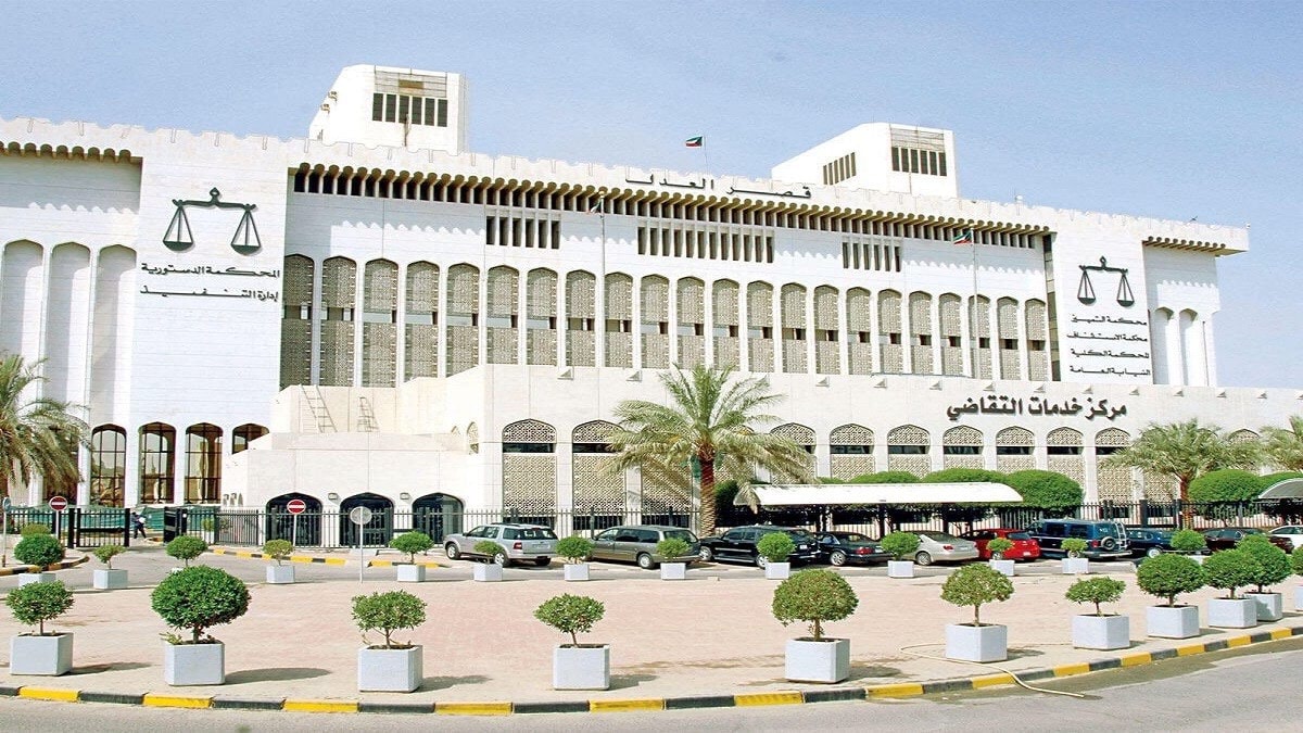 سجن مدير البلدية في الكويت و3 مصريين