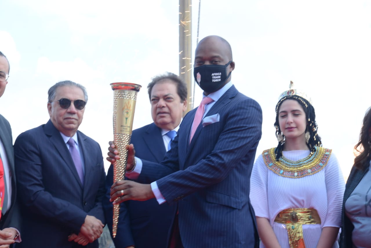 أبو العينين يشارك في إطلاق شعلة التجارة الإفريقية