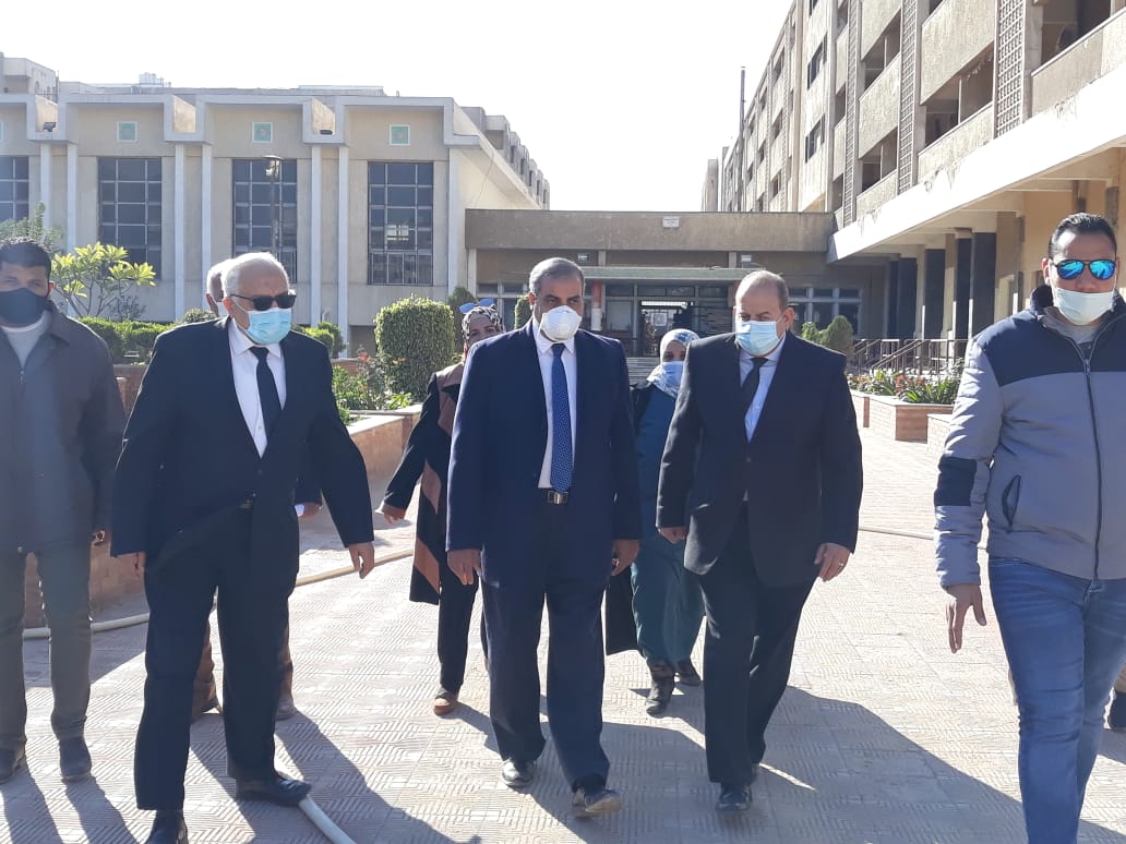 رئيس جامعة الأزهر يتفقد المدن الجامعية 