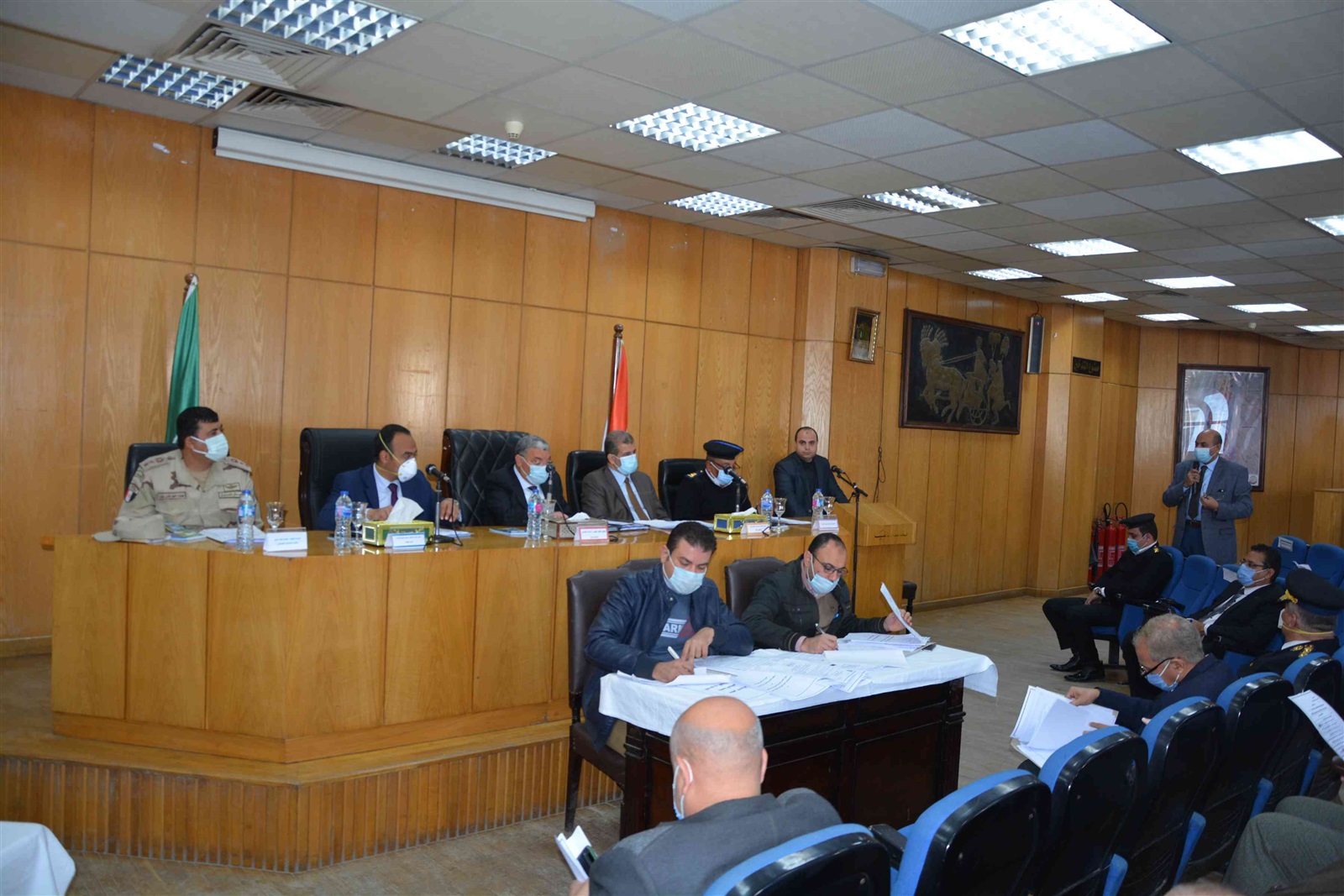 محافظ المنيا يوجه بتطبيق الإجراءات الاحترازية 