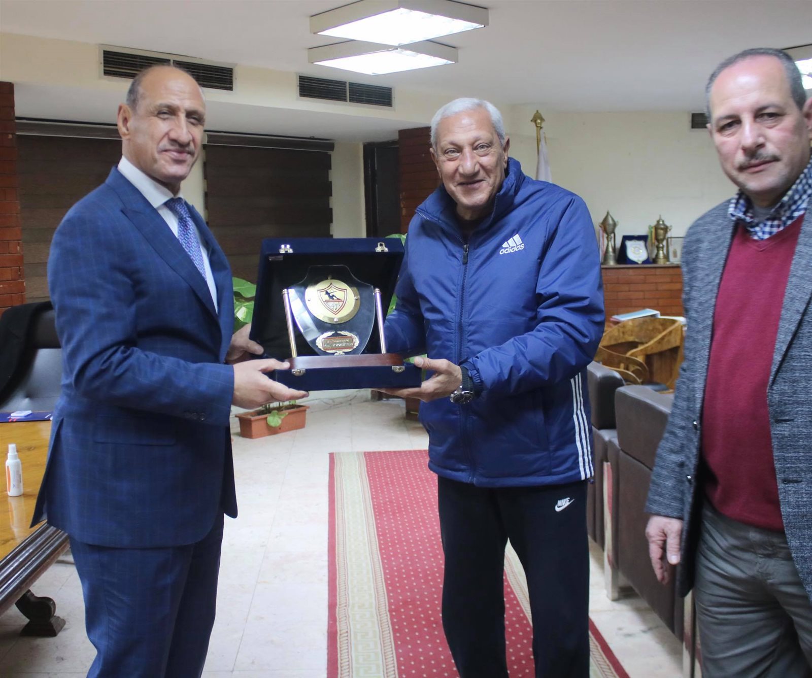 عماد عبد العزيز وزير الرياضة العراقي عدنان درجال