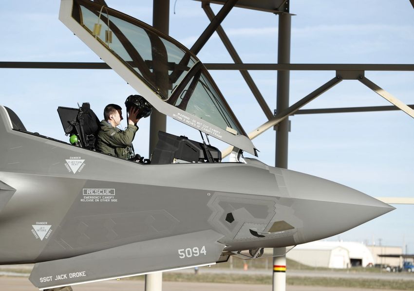 هل صادق ترامب في آخر أيام ولايته على بيع طائرات F35 للإمارات