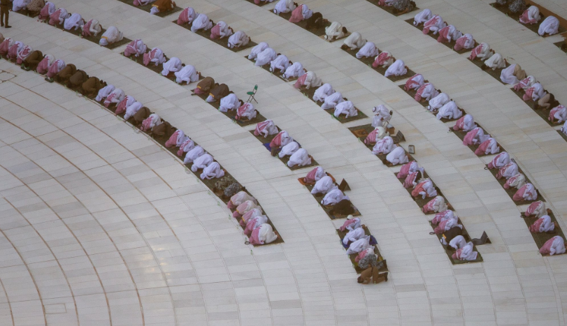 تعرف على أئمة الصلوات اليوم في المسجد الحرام