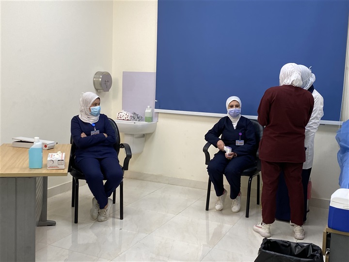 اول لقطات مِن داخل مركز التطعيم بلقاح كورونا 