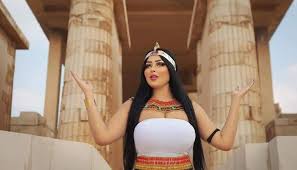 سلمى الشيمي فتاة الأهرامات 