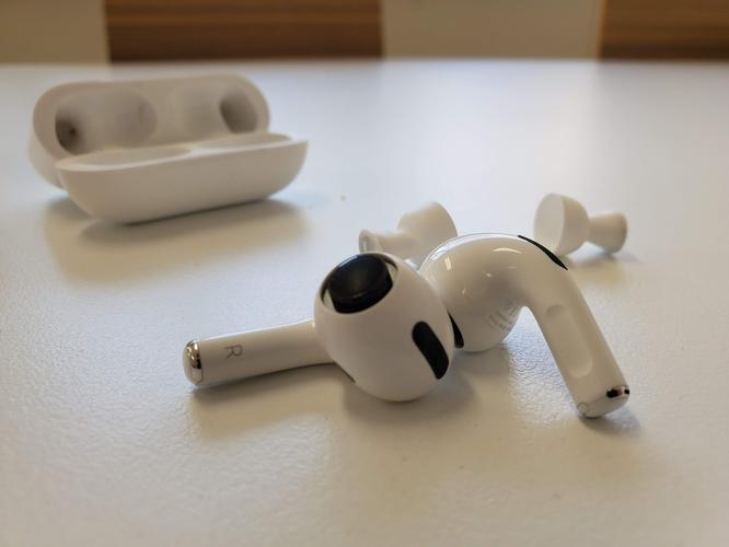 تخفيض787 جنيها على سماعات AirPods Pro اللاسلكية من آبل