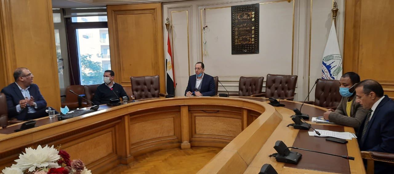 خلال الاجتماع