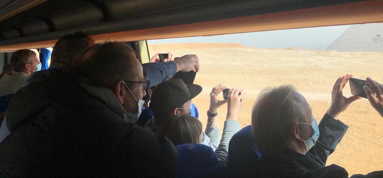 ١٥٠ إعلاميا اجنبيا يزورن أهرامات الجيزة