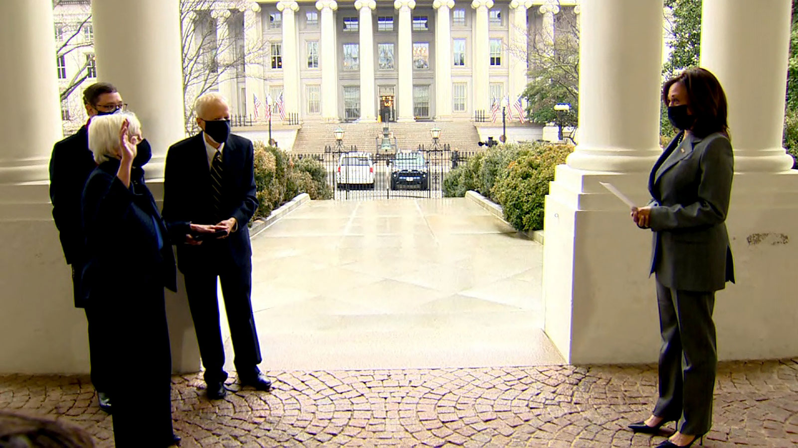 كامالا هاريس وجانيت يلين