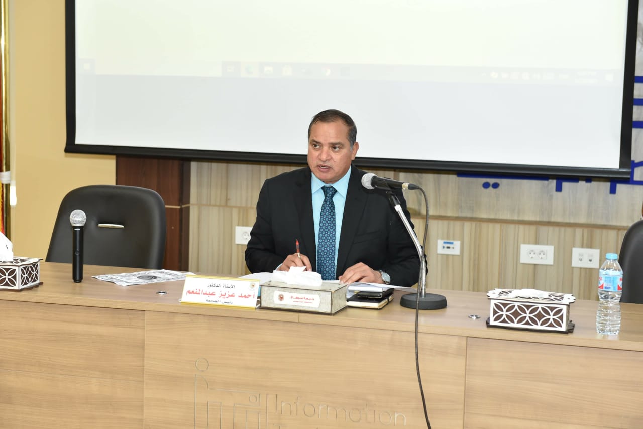 الدكتور أحمد عزيز عبد المنعم رئيس جامعة سوهاج