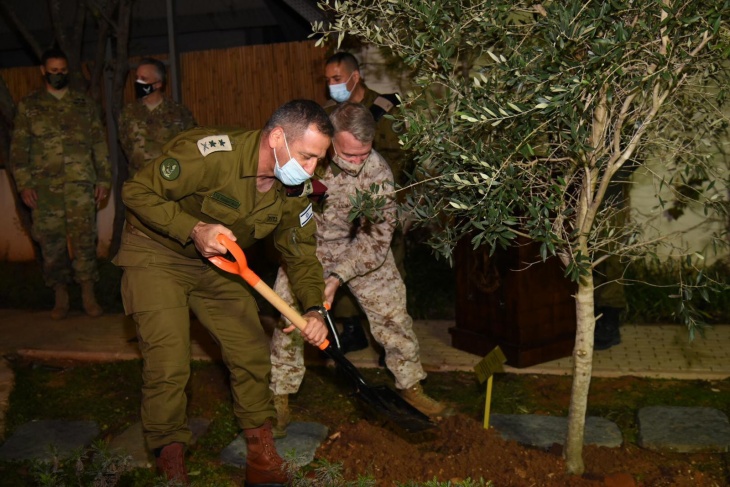 قائد القيادة المركزية في الجيش الأمريكي يزور إسرائيل