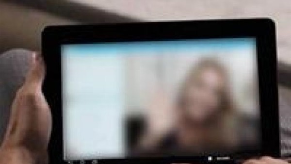 صورها عارية ..محامي "الزوجة العنتيلة"بالمحلة يفجر مفاجأة