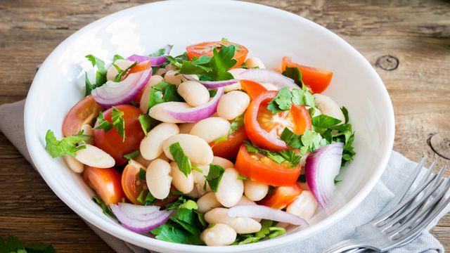 طريقة عمل سلطة فاصوليا بيضاء