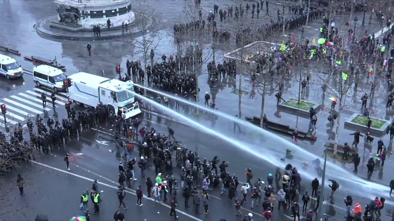 احتجاجات في باريس ضد قانون الأمن الشامل