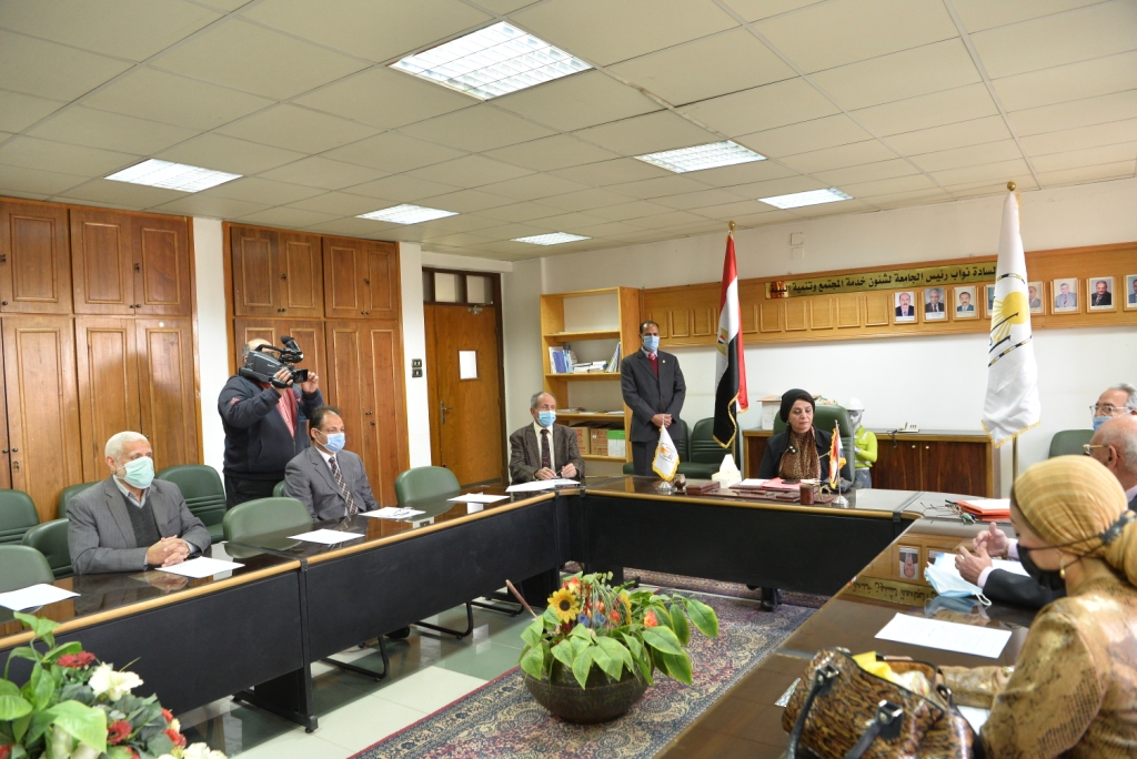  رئيس جامعة أسيوط