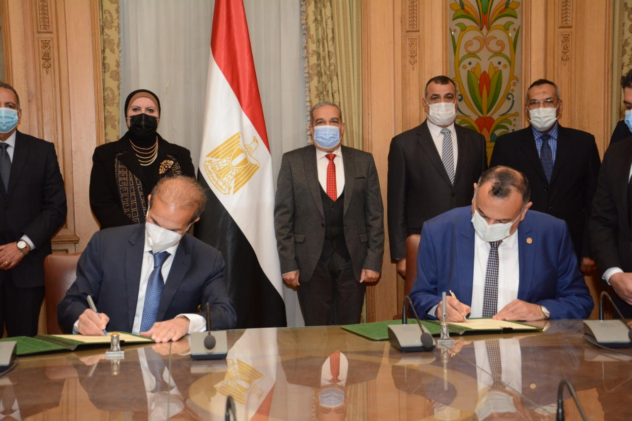 جانب من توقيع الاتفاقية