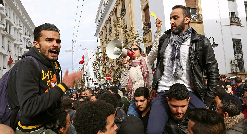 عاطلون يهددون بالانتحار الجماعي في تونس