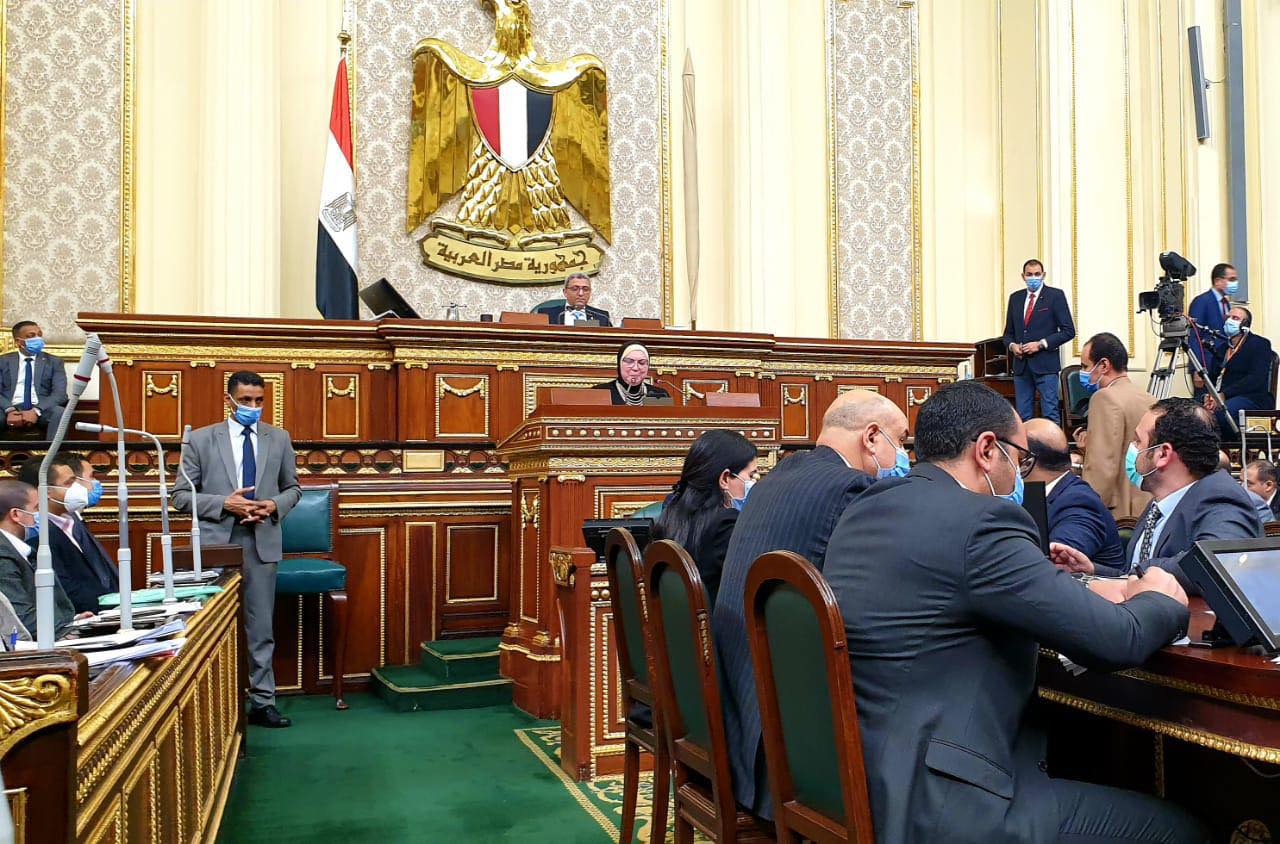وزيرة الصناعة