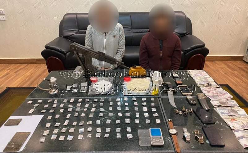تشكيل عصابي بحوزتهما سلاح ألي و كيلو ونصف هيروين