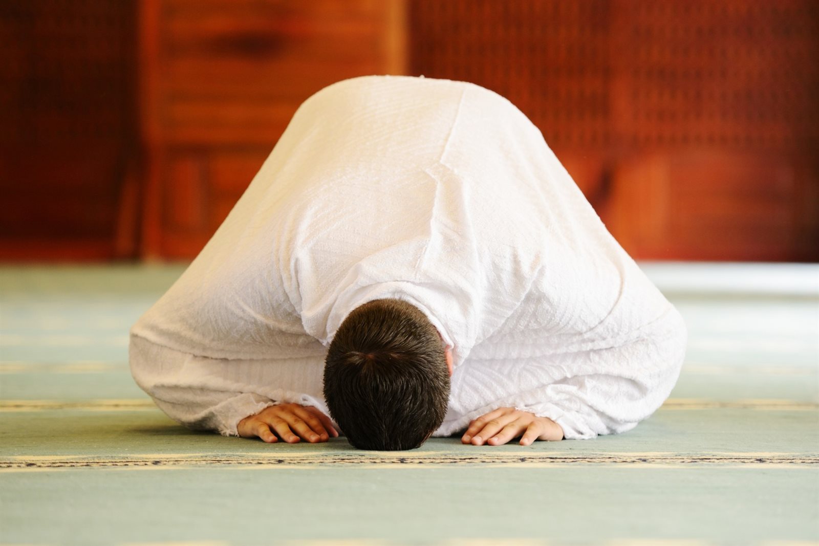 هل يجوز جمع أكثر من صلاة مع بعضهما في وقت واحد؟