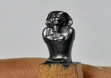 النحت على سن القلم الرصاص