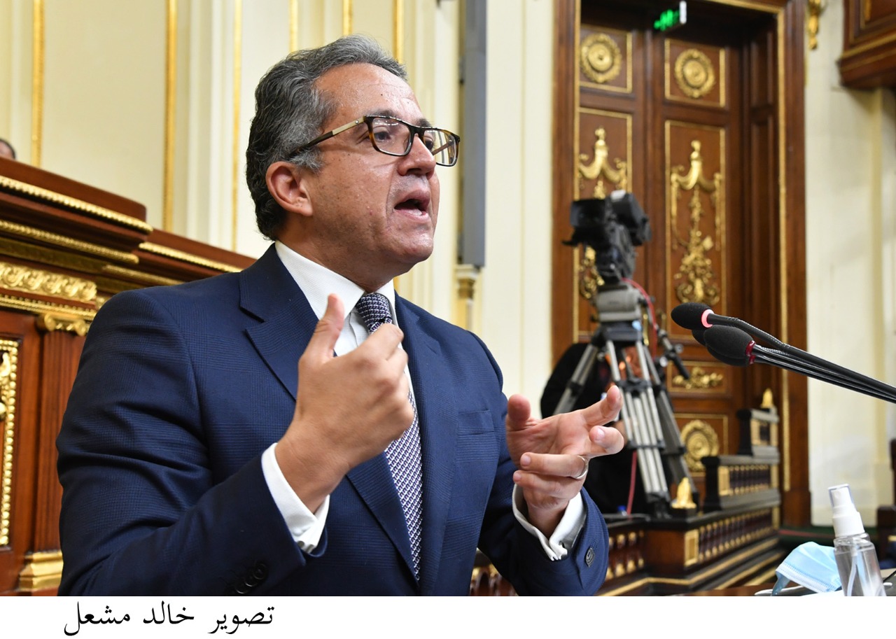 وزير السياحة والآثار الدكتور خالد العناني