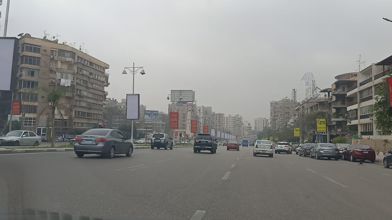 سيولة مرورية بالعاصمة رغم سوء الأحوال الجوية 