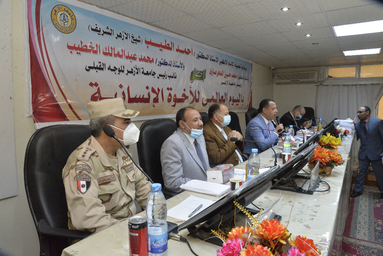 محافظ أسيوط: ما يحدث على أرض الواقع في مصر رمزًا للإخوة