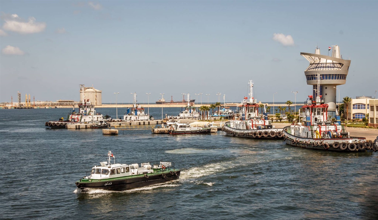 ميناء دمياط يستقبل 26 سفينة رغم سوء الاحوال الجوية