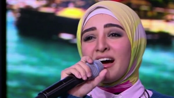 المطربة هلا رشدي