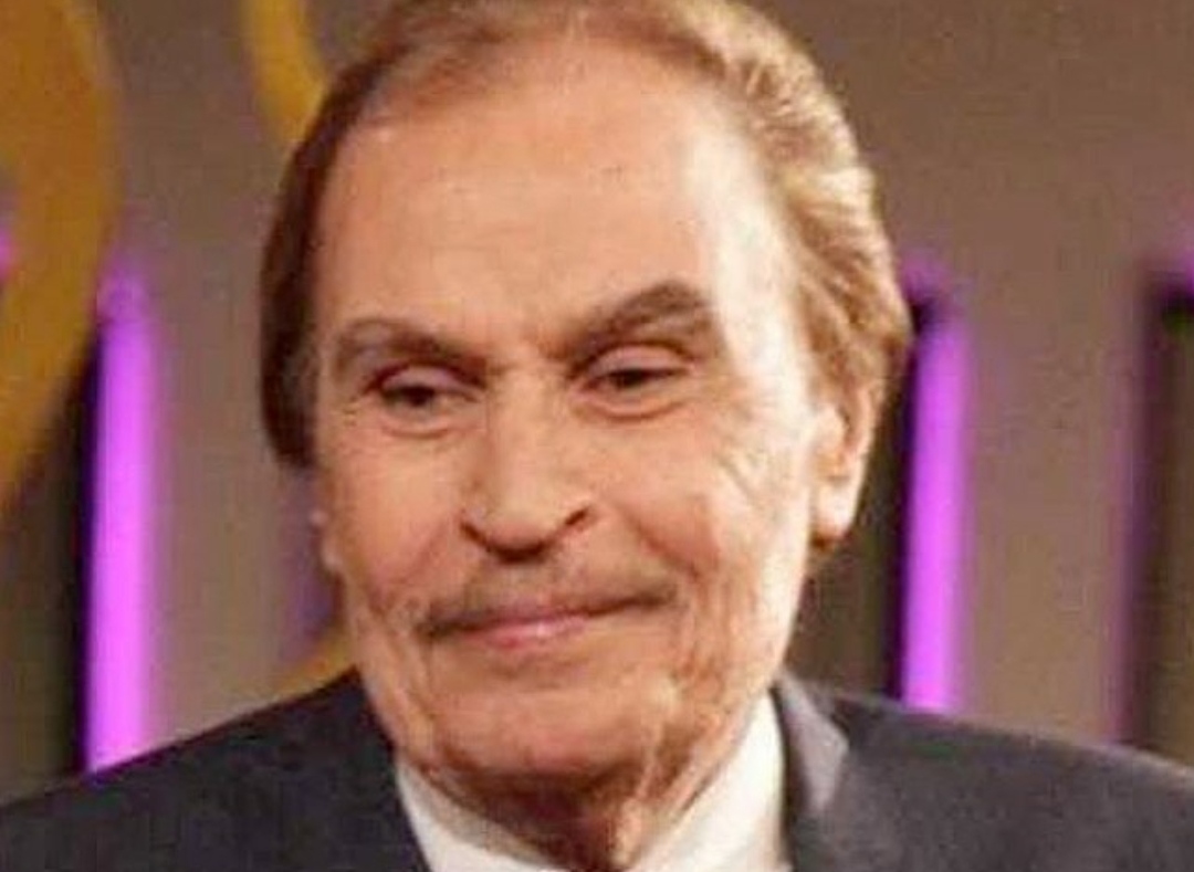 عزت العلايلى