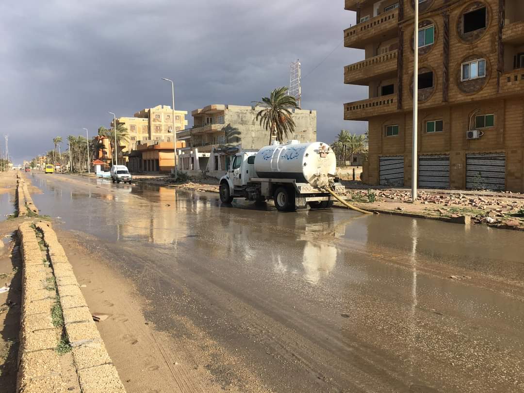شفط مياه الأمطار من شوارع مدينتي العريش بئر العبد