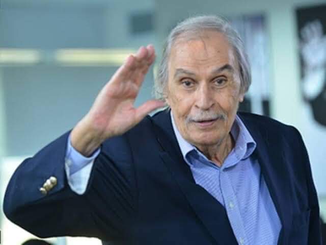 الراحل عزت العلايلى