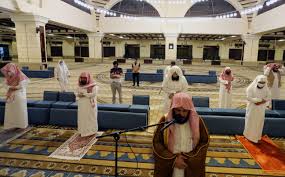 الصلاة في مساجد السعودية - ارشيفي 