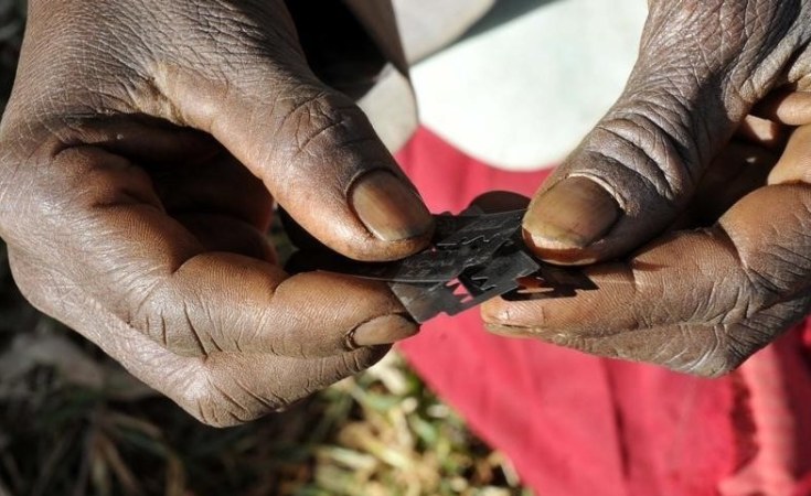 تشويه الأعضاء التناسلية للفتيات من قبيلة سيبي في منطقة بوكوا