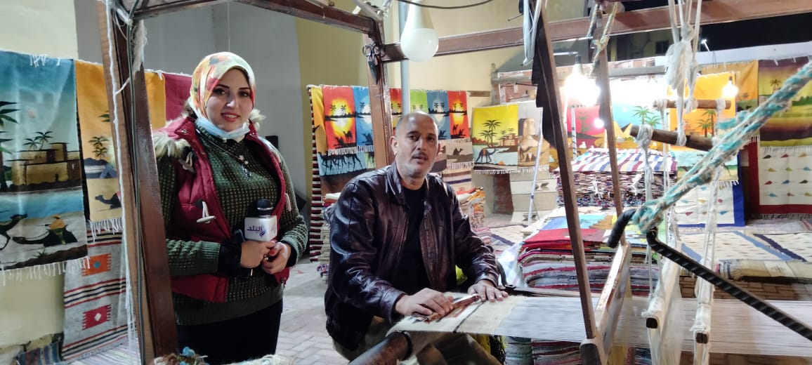 صناعة السجاد اليدوي 