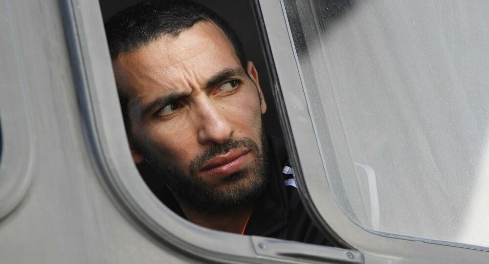 الاعب الدولي السابق محمد ابو تريكة 