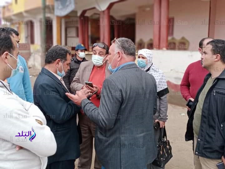 صرف إعانة عاجلة لـ 6 أسر بعد تصدع منزلهم