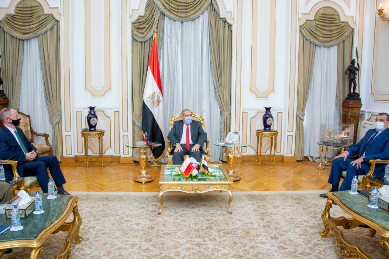 وزير الإنتاج الحربي يناقش مع السفير البولندي وشركة "PGZ"