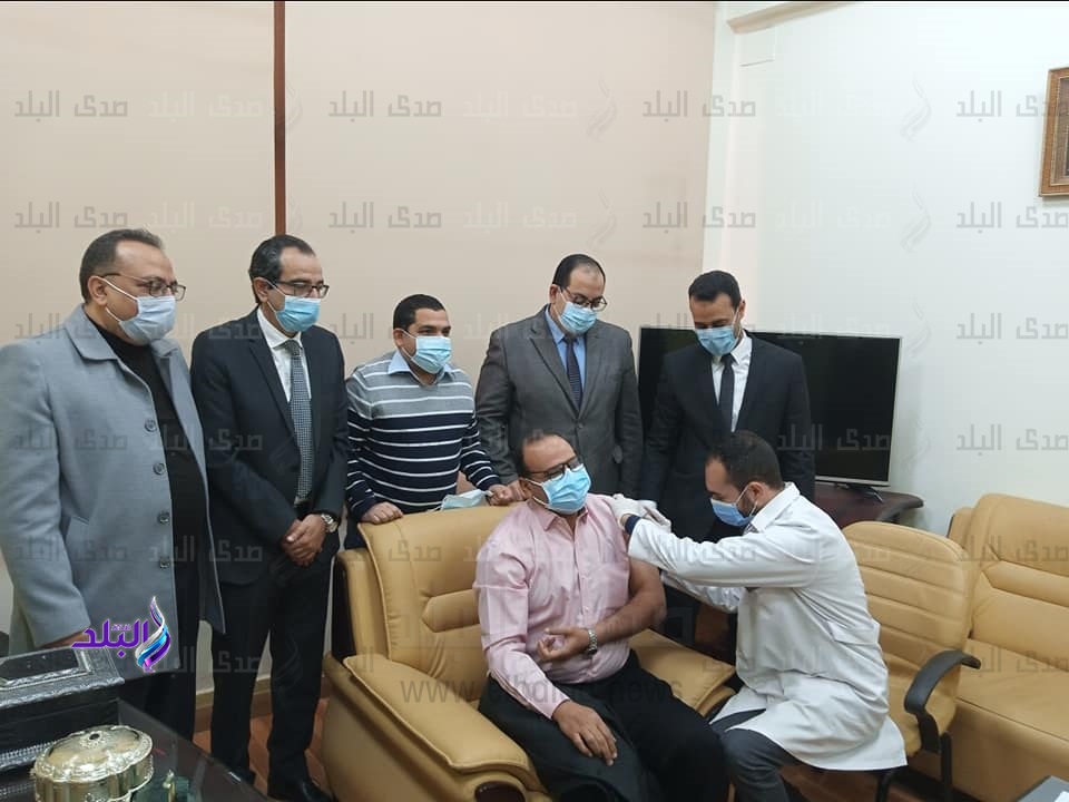  تطعيم الأطقم الطبية بلقاح كورونا 