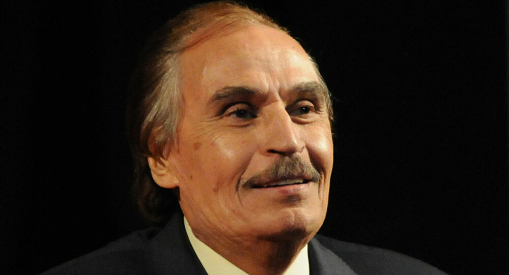 عزت العلايلي
