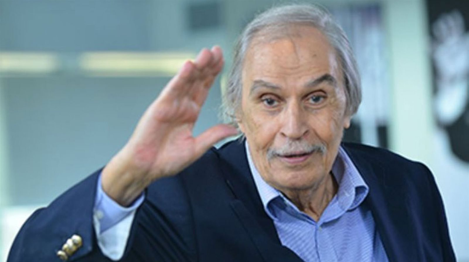 عزت العلايلى 