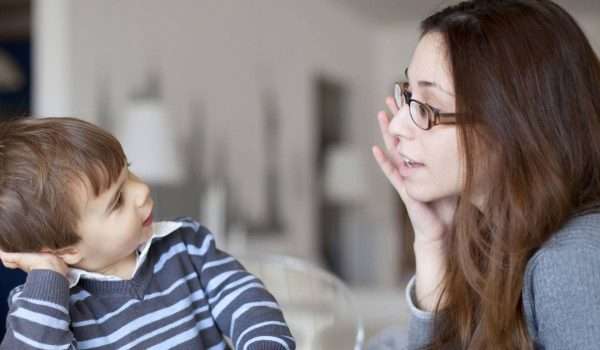كيف تؤثر البيئة على طفلك