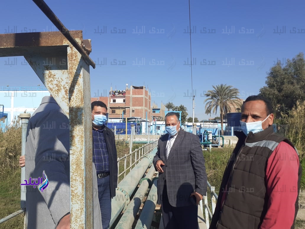 سكرتير مساعد أسيوط يتفقد مشروع مياه الشرب
