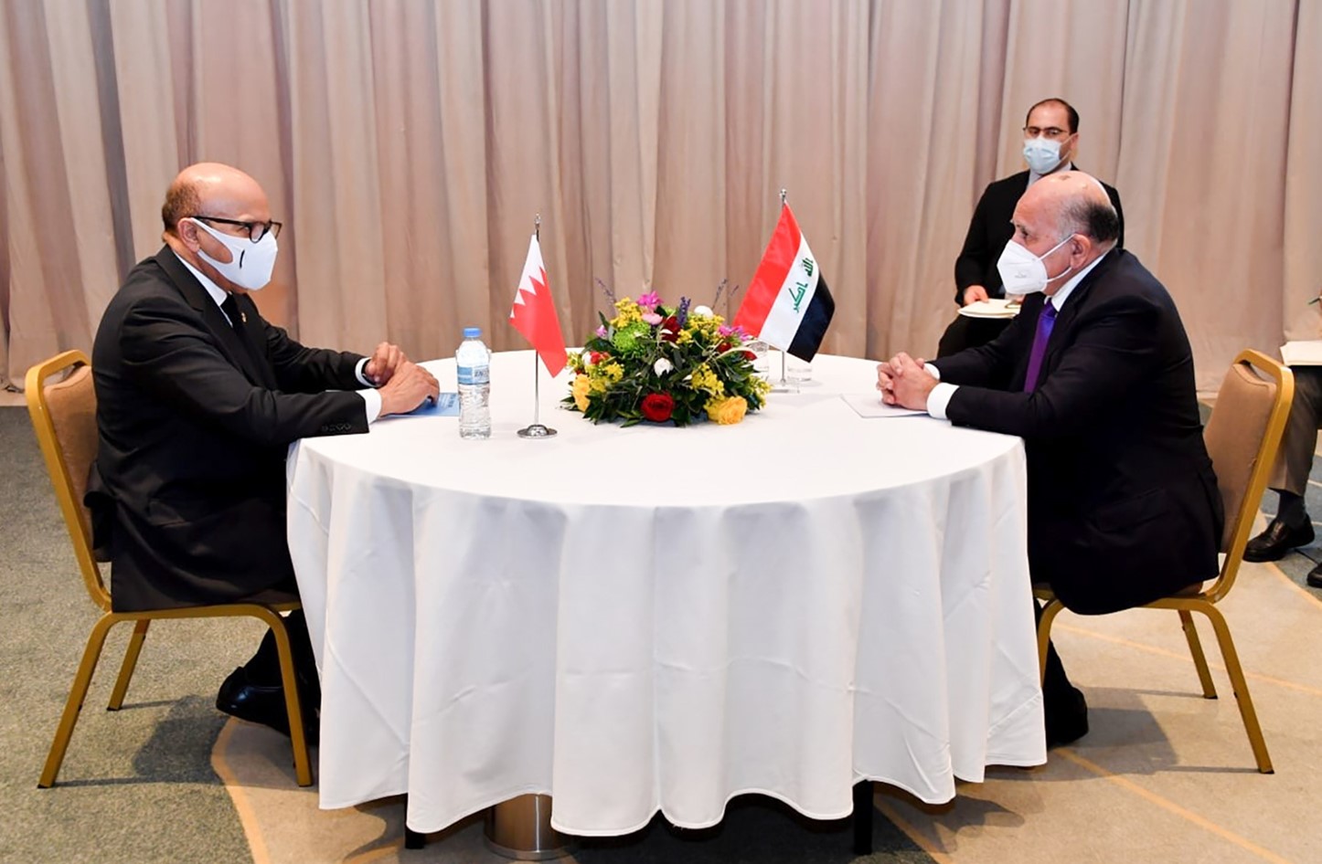 وزير خارجية البحرين يلتقي نظيره العراقي في أثينا