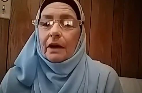 سيدة أمريكية تشهر إسلامها