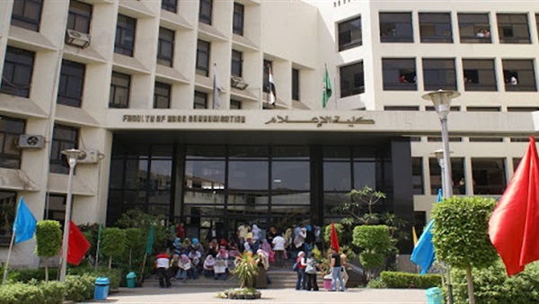 كلية الاعلام جامعة القاهرة 